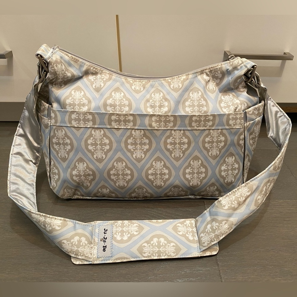 NWOT, Ju-Ju-Be HoboBe Bag in beautiful damask pattern!